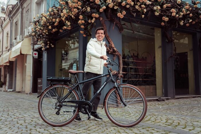 F.LLI Schiano E-Ride, E Bike Trekking 28 Zoll, 36V 10.4Ah Abnehmbarer Akku, Motor 250W 40Nm, Trekking EBike für Herren